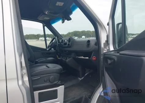 2019 Mercedes-Benz Sprinter 2500 High Roof I4 из США, поврежденный, VIN WDZPF1ED8KT012915